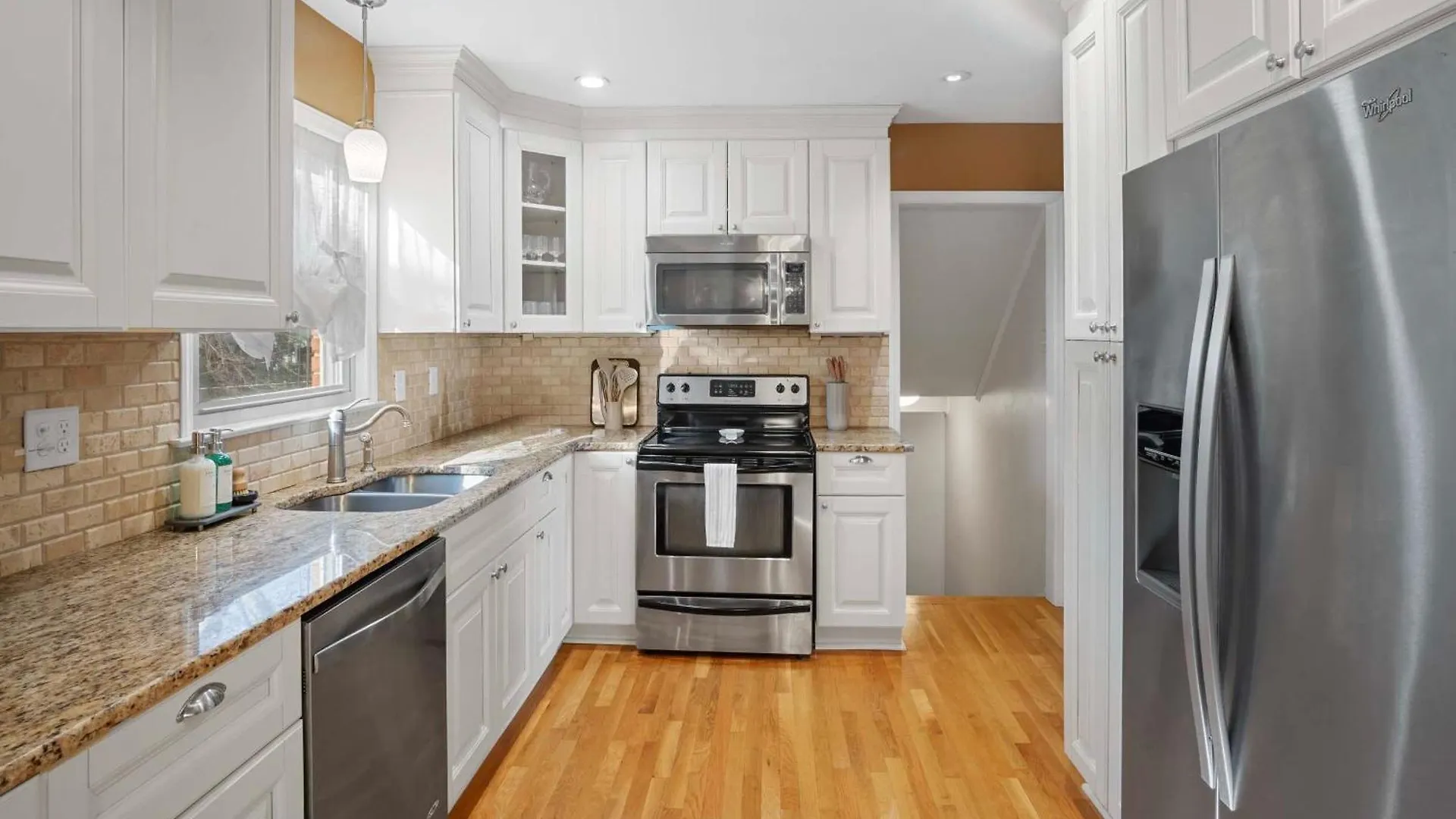 Holiday home Elegant 4Bd Retreat - Backyard Bbq & Theater Room Charlotte