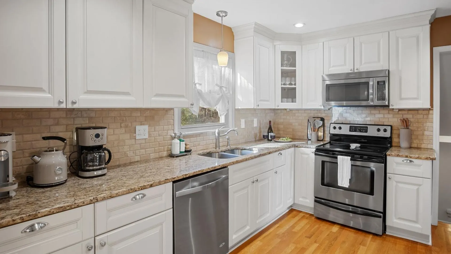 Holiday home Elegant 4Bd Retreat - Backyard Bbq & Theater Room Charlotte