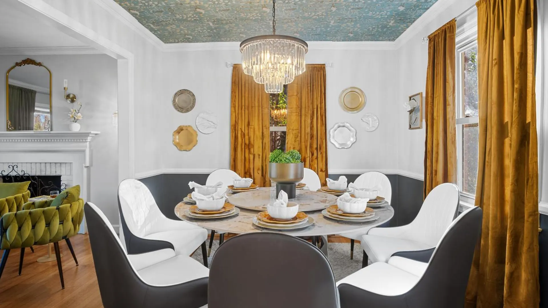 Elegant 4Bd Retreat - Backyard Bbq & Theater Room Charlotte Holiday home