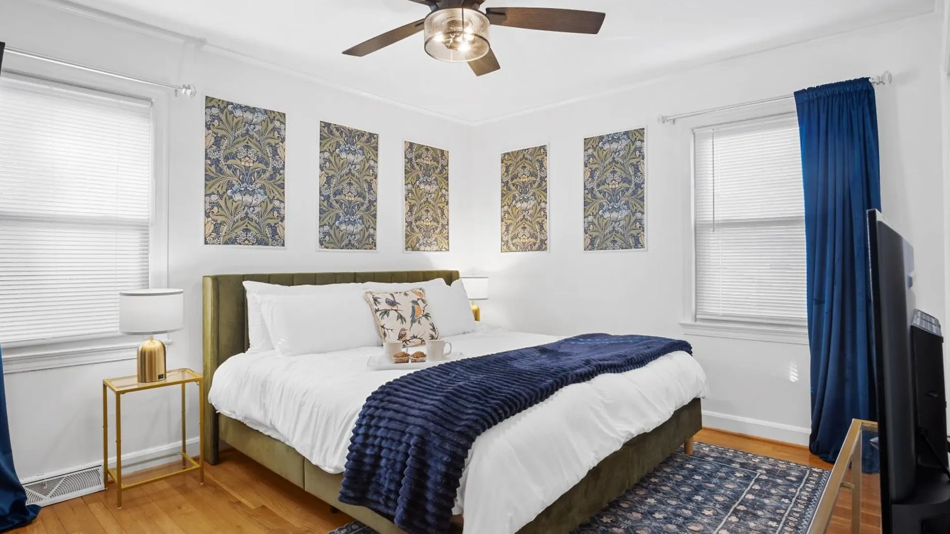 Elegant 4Bd Retreat - Backyard Bbq & Theater Room Charlotte Holiday home