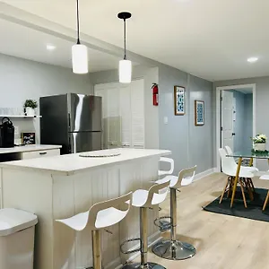 Comfy Lower Lvl With Jetted Tub Near Uptown And Unc Holiday home