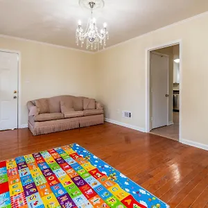 Centrally Located Spacious Abode Holiday home
