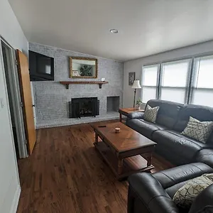West-end Downtown - Easy Access To Airport & Jcsu Holiday home