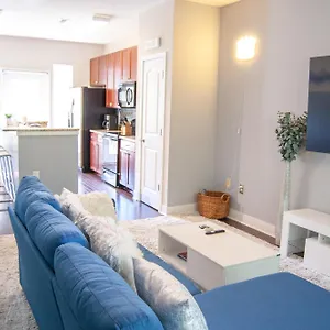 Modern Townhouse - 1 Min To Uptown Clt - Walk To Restaurants Holiday home